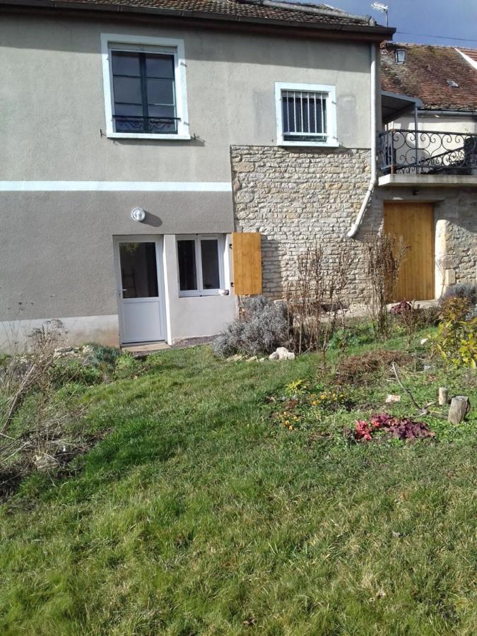 Agreable Chambre Meublee, Vue Sur La Vallee De L'Auxois Villy-en-Auxois Luaran gambar